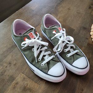 Brand new Converse low tops